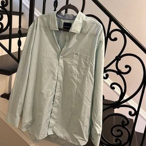 Men’s Tommy Bahama button down shirt